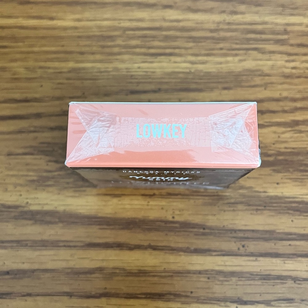 NIB Danessa Myricks Beauty ✨Yummy Skin Blurring Balm Powder Lowlighter Soft Glow - Picture 9 of 10